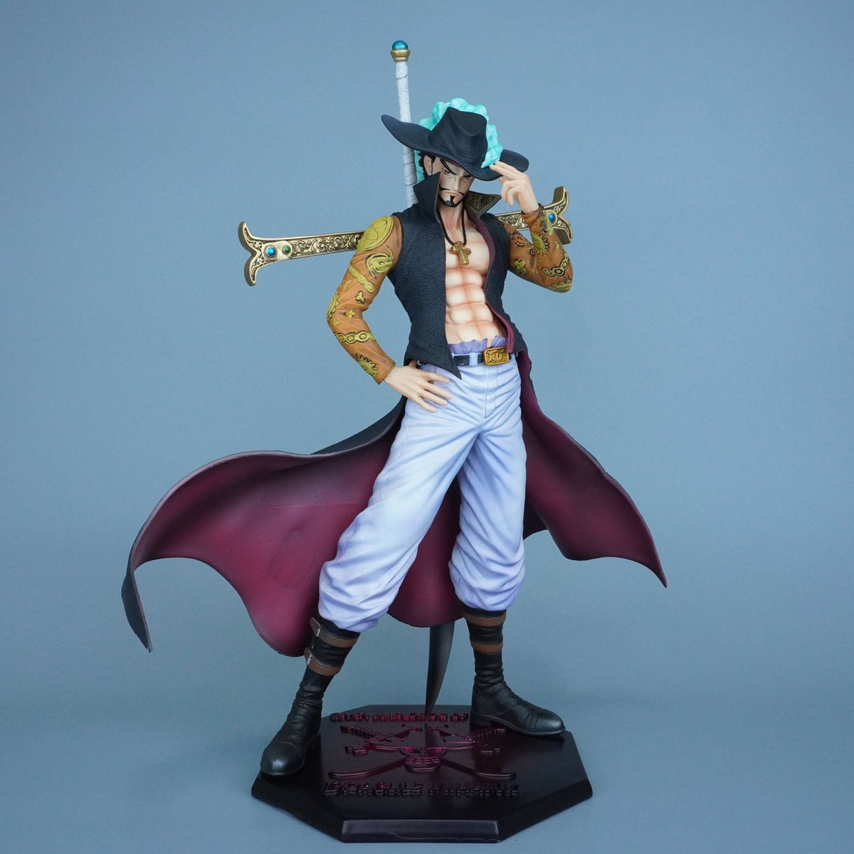 30cm Hawk Eyes Dracule Mihawk Figure – anime figure product photo 2 | Moodixa™