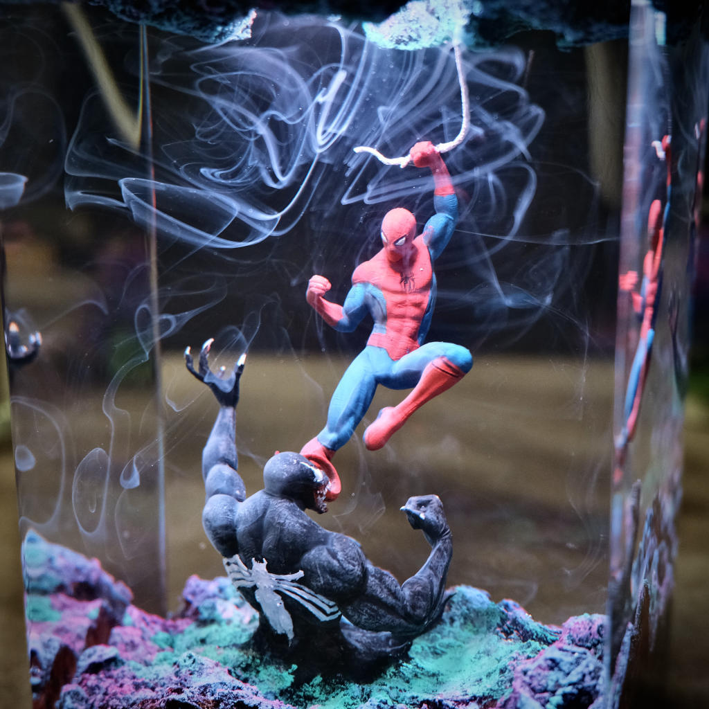 Spider-Man vs Venom Resin Lamp – Colorful Anime Hero Night Light 🕷️